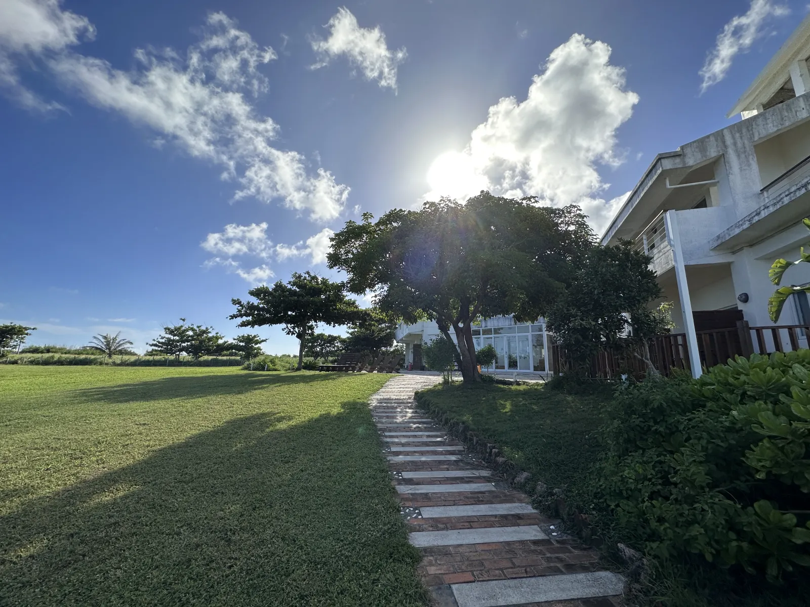 一個人在恆春草原仰望星空，獨旅自處