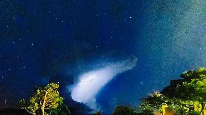 卡米克民宿千坪草原上的冬夜星空，視野開闊無遮蔽